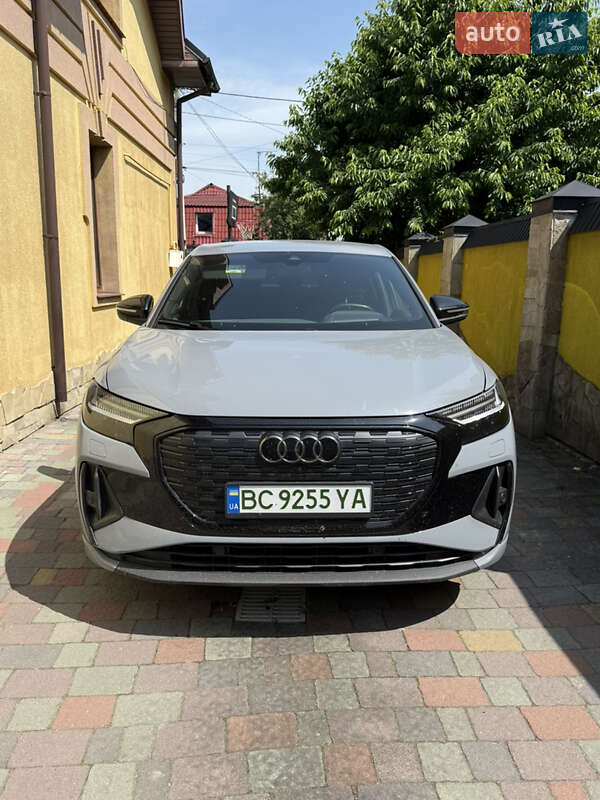 Внедорожник / Кроссовер Audi Q4 e-tron 2023 в 