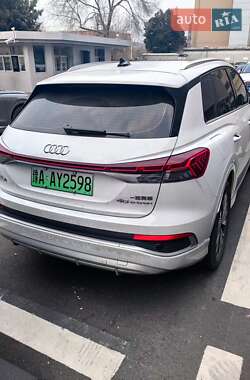 Внедорожник / Кроссовер Audi Q4 e-tron 2023 в 