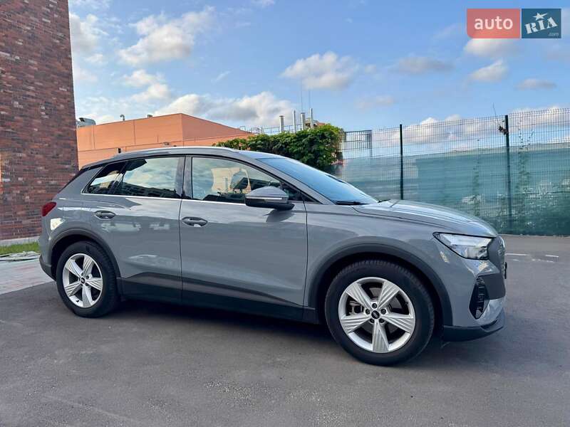 Позашляховик / Кросовер Audi Q4 e-tron 2022 в Києві