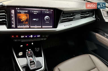Позашляховик / Кросовер Audi Q4 e-tron 2023 в 