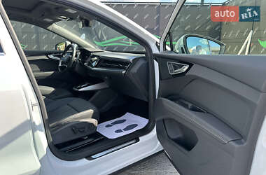 Внедорожник / Кроссовер Audi Q4 e-tron 2024 в 