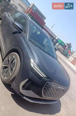 Позашляховик / Кросовер Audi Q4 e-tron 2023 в 