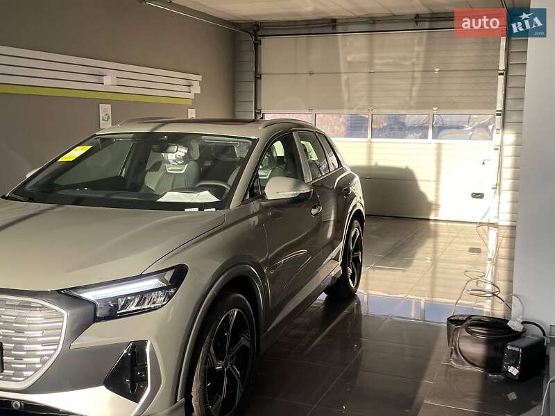 Позашляховик / Кросовер Audi Q4 e-tron 2025 в Черкасах