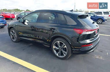 Позашляховик / Кросовер Audi Q4 e-tron 2024 в 