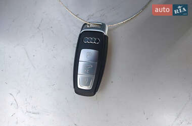 Позашляховик / Кросовер Audi Q4 e-tron 2024 в 