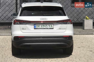 Внедорожник / Кроссовер Audi Q4 e-tron 2023 в 