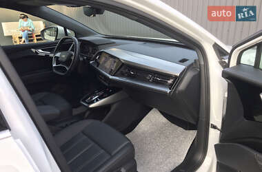 Внедорожник / Кроссовер Audi Q4 e-tron 2023 в 