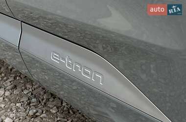 Позашляховик / Кросовер Audi Q4 e-tron 2025 в 