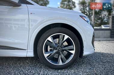 Внедорожник / Кроссовер Audi Q4 e-tron 2024 в 