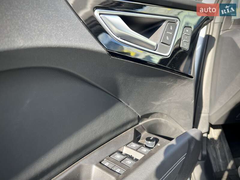 Внедорожник / Кроссовер Audi Q4 e-tron 2024 в Днепре