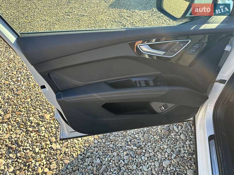 Внедорожник / Кроссовер Audi Q4 e-tron 2023 в Стрые