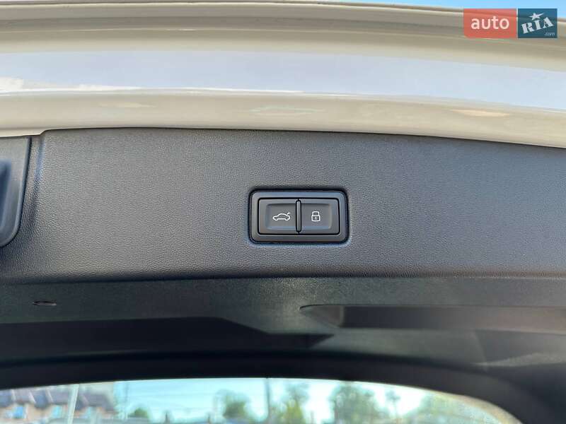 Внедорожник / Кроссовер Audi Q4 e-tron 2023 в Стрые
