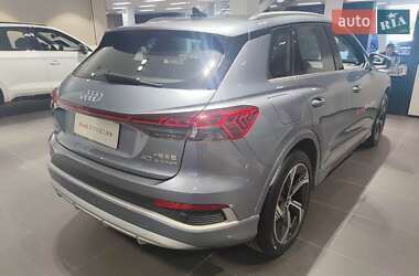 Позашляховик / Кросовер Audi Q4 e-tron 2023 в 