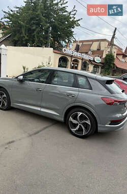 Позашляховик / Кросовер Audi Q4 e-tron 2023 в 