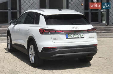 Позашляховик / Кросовер Audi Q4 e-tron 2023 в 