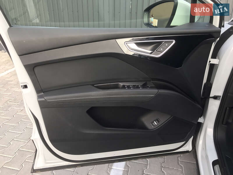 Внедорожник / Кроссовер Audi Q4 e-tron 2023 в Ровно