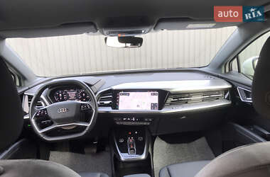 Позашляховик / Кросовер Audi Q4 e-tron 2023 в 