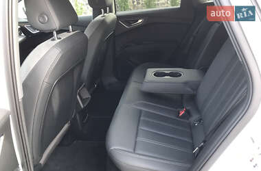 Позашляховик / Кросовер Audi Q4 e-tron 2023 в 
