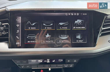 Позашляховик / Кросовер Audi Q4 e-tron 2023 в 