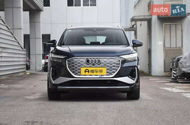 Позашляховик / Кросовер Audi Q4 e-tron 2024 в 
