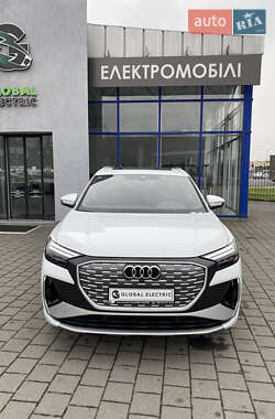 Позашляховик / Кросовер Audi Q4 e-tron 2024 в 