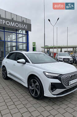 Позашляховик / Кросовер Audi Q4 e-tron 2024 в 