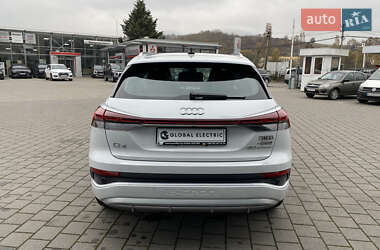 Позашляховик / Кросовер Audi Q4 e-tron 2024 в 