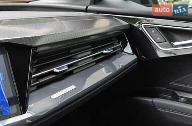 Позашляховик / Кросовер Audi Q4 e-tron 2025 в 