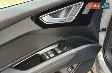 Позашляховик / Кросовер Audi Q4 e-tron 2025 в 