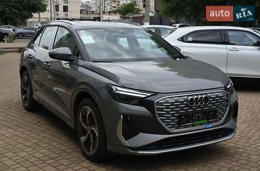 Позашляховик / Кросовер Audi Q4 e-tron 2025 в 