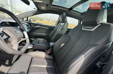 Позашляховик / Кросовер Audi Q4 e-tron 2023 в 