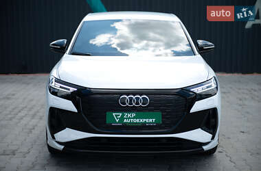 Позашляховик / Кросовер Audi Q4 e-tron 2022 в 