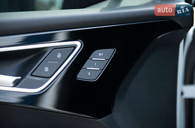 Позашляховик / Кросовер Audi Q4 e-tron 2022 в 