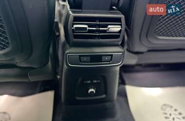 Позашляховик / Кросовер Audi Q4 e-tron 2025 в 