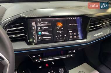 Позашляховик / Кросовер Audi Q4 e-tron 2025 в 