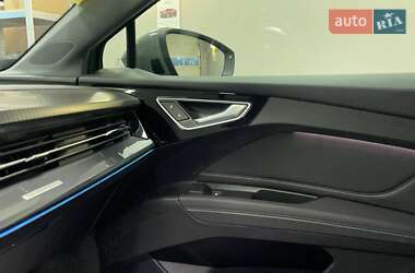 Позашляховик / Кросовер Audi Q4 e-tron 2025 в 