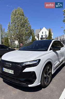 Позашляховик / Кросовер Audi Q4 e-tron 2023 в 