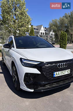 Позашляховик / Кросовер Audi Q4 e-tron 2023 в 