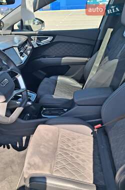 Внедорожник / Кроссовер Audi Q4 e-tron 2023 в 