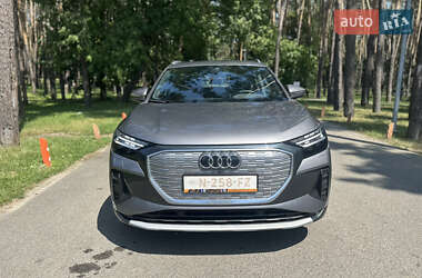 Позашляховик / Кросовер Audi Q4 e-tron 2021 в 
