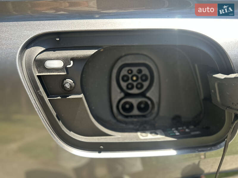 Позашляховик / Кросовер Audi Q4 e-tron 2021 в Києві