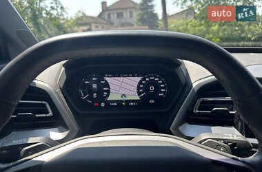 Позашляховик / Кросовер Audi Q4 e-tron 2021 в 
