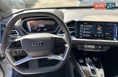 Позашляховик / Кросовер Audi Q4 e-tron 2025 в 