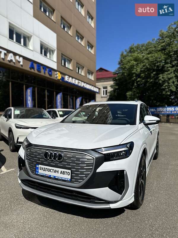 Позашляховик / Кросовер Audi Q4 e-tron 2025 в 