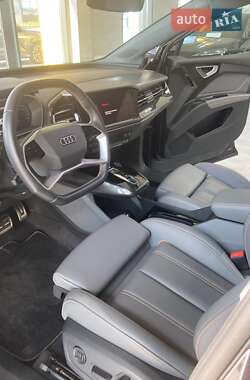 Внедорожник / Кроссовер Audi Q4 e-tron 2023 в 