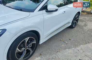 Внедорожник / Кроссовер Audi Q4 e-tron 2023 в 
