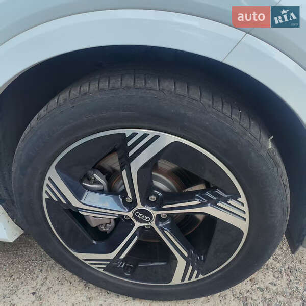 Внедорожник / Кроссовер Audi Q4 e-tron 2023 в Киеве