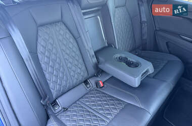 Внедорожник / Кроссовер Audi Q4 e-tron 2023 в 