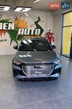 Позашляховик / Кросовер Audi Q4 e-tron 2024 в 