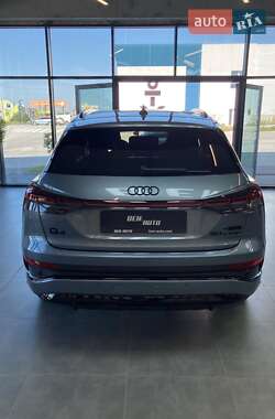 Позашляховик / Кросовер Audi Q4 e-tron 2024 в 
